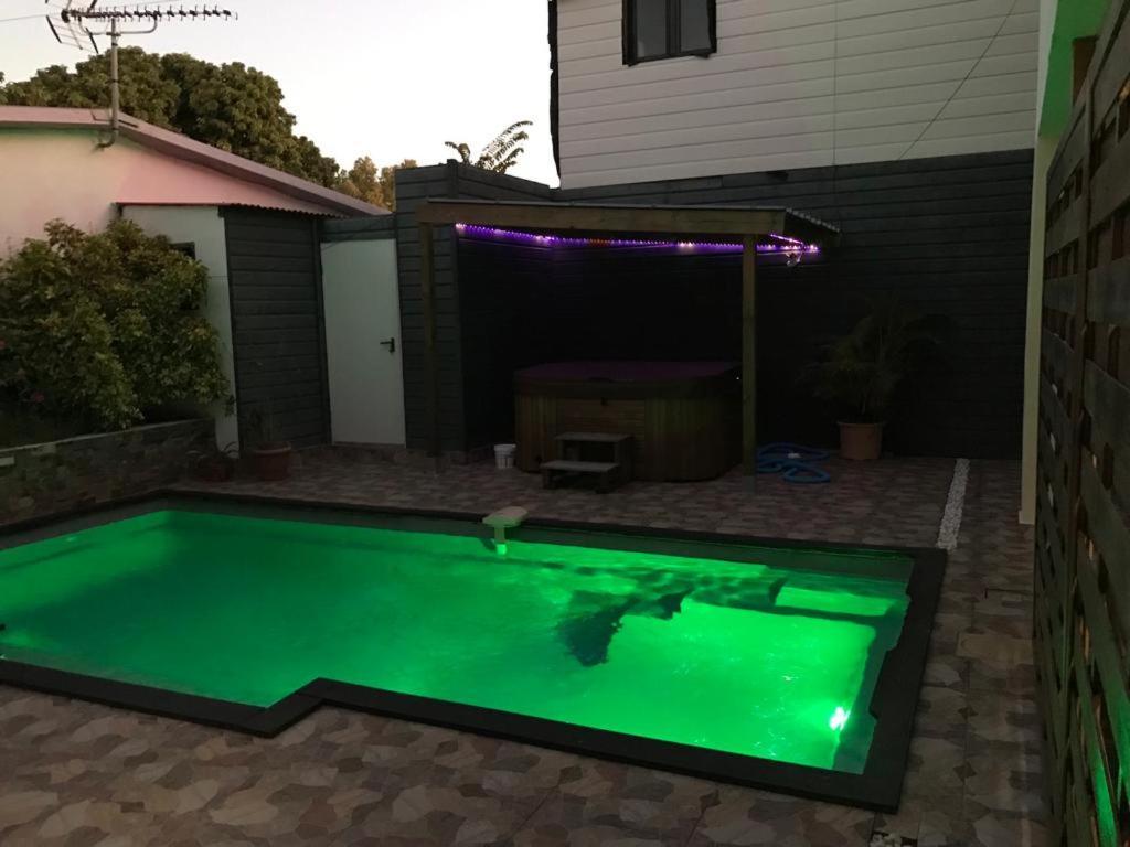 Le Flamboyant Avec Piscine Chauffee 30° Et Jacuzzi Apartman Saint-André Kültér fotó